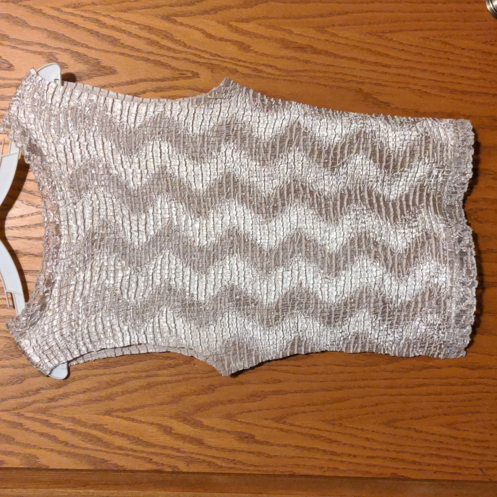 golden chevron V-neck top - Picture 2 of 5